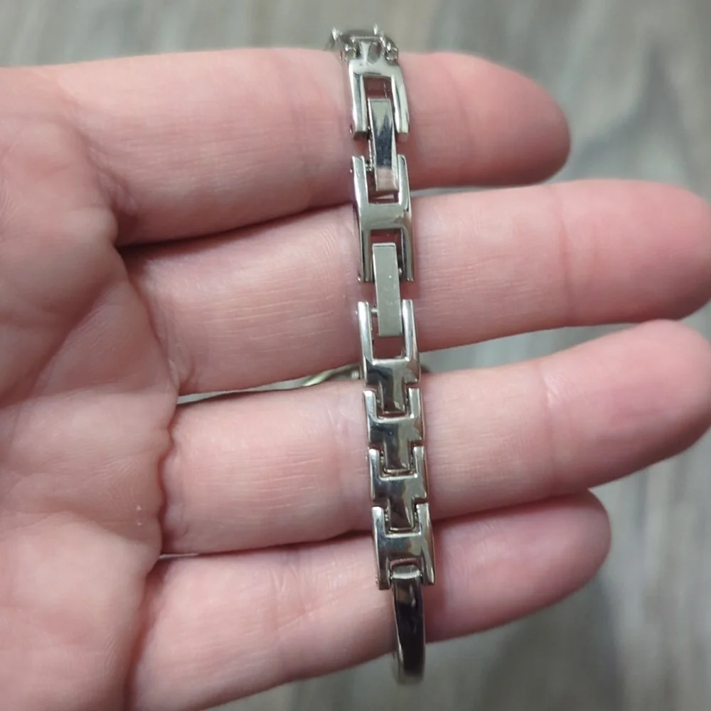 ❤️5/25 🌟NWT Figaro Silver Women's Watch Keychain